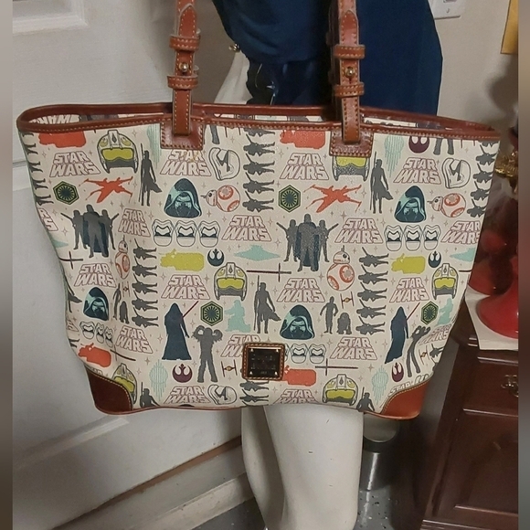DOONEY & BOURKE STAR WARS SHOPPER VII LARGE SHOULDER BAG - Picture 3 of 16